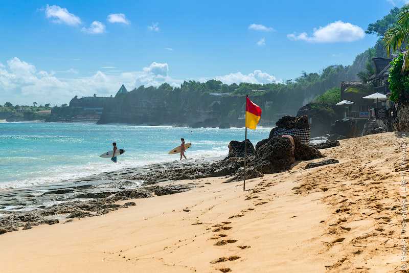 Пляж Бингин (Bingin Beach) в Буките Пляж Бингин (Bingin Beach)